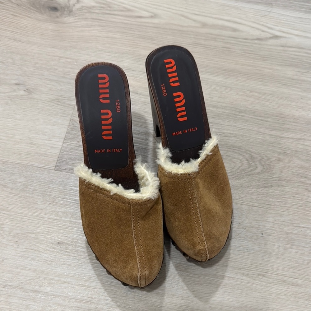 NEW UNWORN Vintage Miu Miu Tan Shearling Slip-On Mules Size 7 or 37 1/2